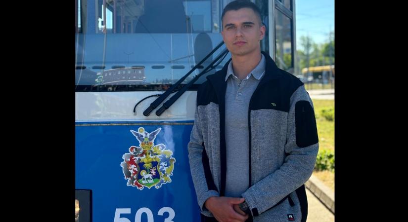 Villamosvezetők élesztettek újra egy utast Debrecenben