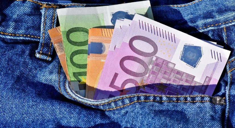 Papíron nyertek, valóságban buktak – A NAV rajtaütött a pályázati pénzt lenyúlókon