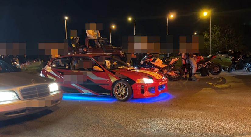 Éjszakai driftelés és illegális gyorsulások Szekszárdon – Súlyos dologra derült fény (videóval)