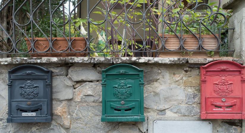 Néma csendben történt brutális áremelés a Postán