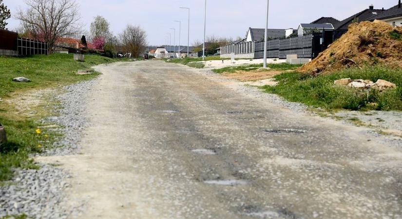 Azbeszt-ügy: ellenőrizték az önkormányzati útépítéseket Székesfehérváron