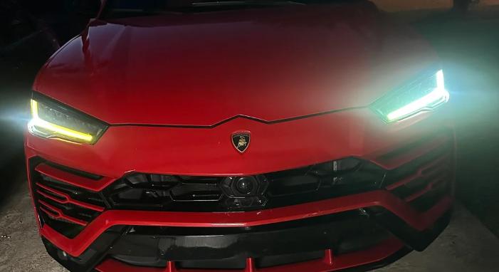 Kínos hibára hívta fel a figyelmet egy Lamborghini kicserélt lámpája