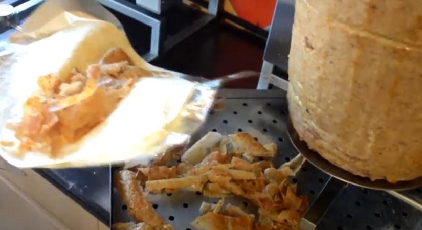 Az év idiótája – Egy gyros elrablása miatt mehet évekre börtönbe egy férfi