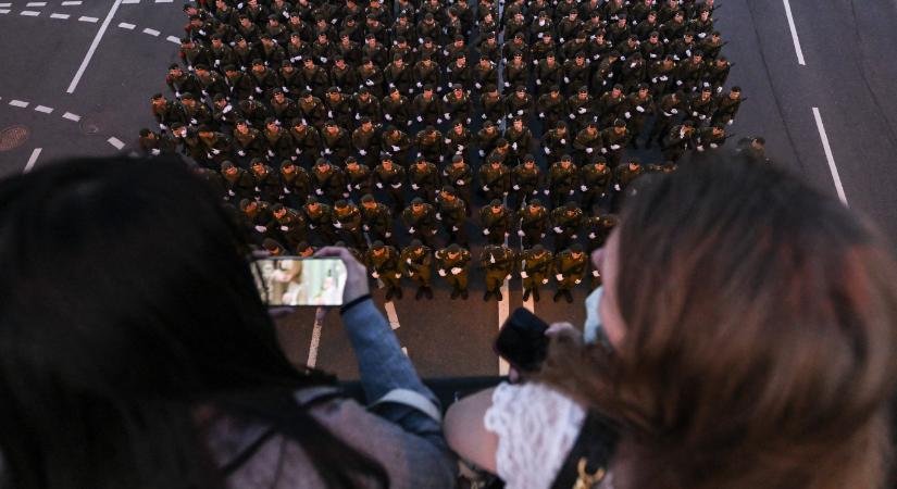 Zelenszkij szerdától tűzszünetet jelentett be, az oroszok csak közvetlenül a győzelem napja előtt akarnak leállni