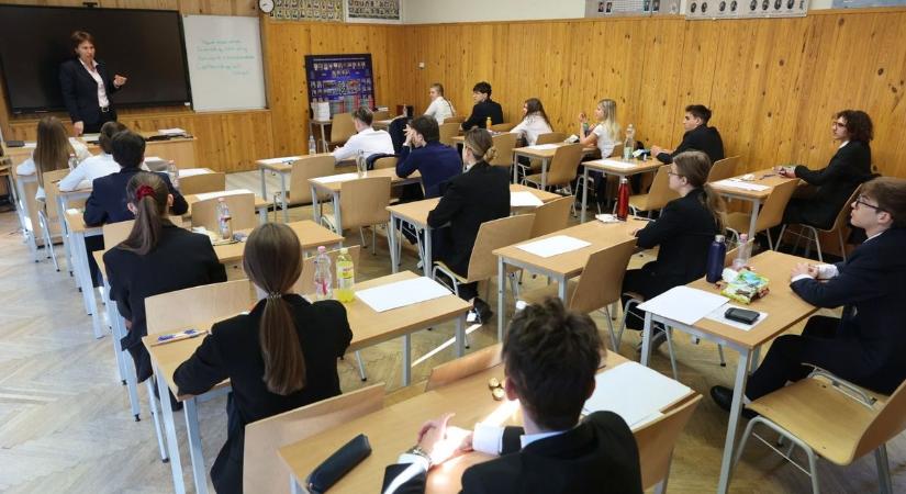Folytatódik a 2026-os érettségi vizsgaidőszak, kedden a matematikával kell megküzdeniük a diákoknak