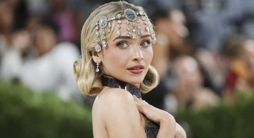 Sabrina Carpenter mindent vitt: ilyen ruhát még nem látott a vörös szőnyeg – galéria