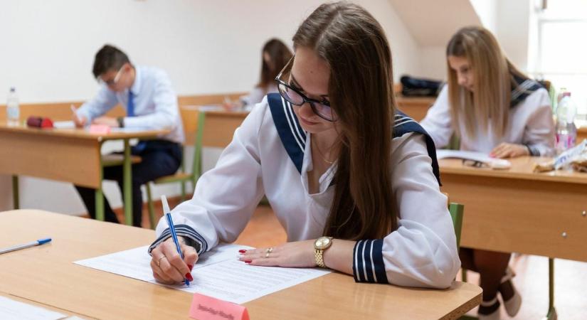 Kitört a balhé a magyarérettségi miatt, az új kormányhoz fordultak