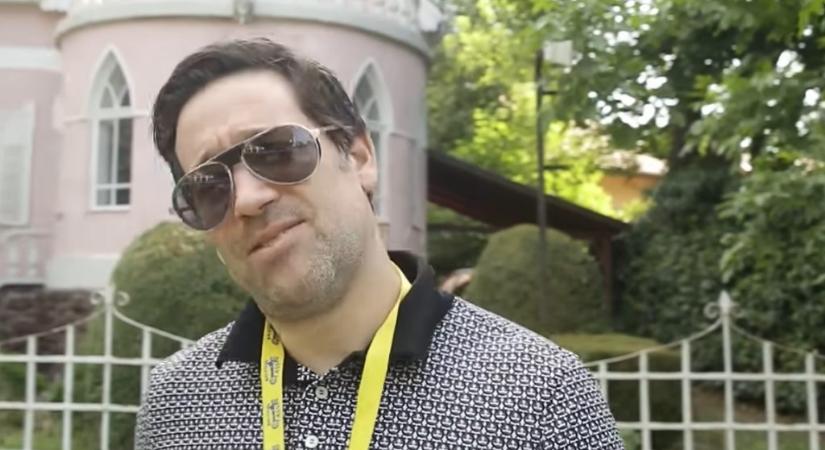 Balásy Gyula zavarában besétált egy zsákutcába, amikor a 444 újságírója a munkájáról kérdezte egy autóversenyen, ahová az elromlott Ferrarija helyett egy Lamorghinivel érkezett