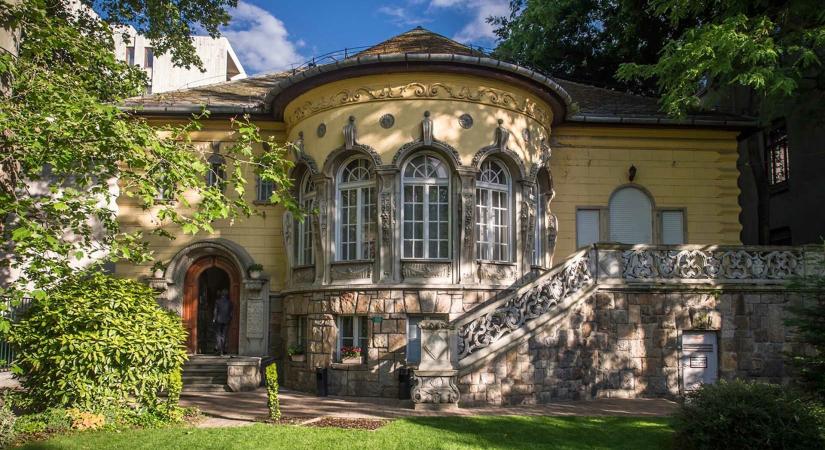 Emeletet kap a fasor neobarokk villája: a bővítés célja a környező beépítéshez való illeszkedés
