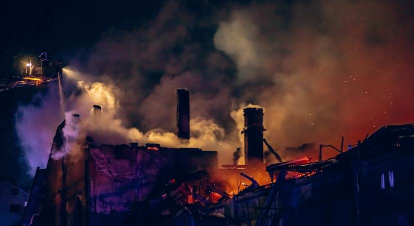 Hatalmas robbanás a gyárban: 21 ember meghalt