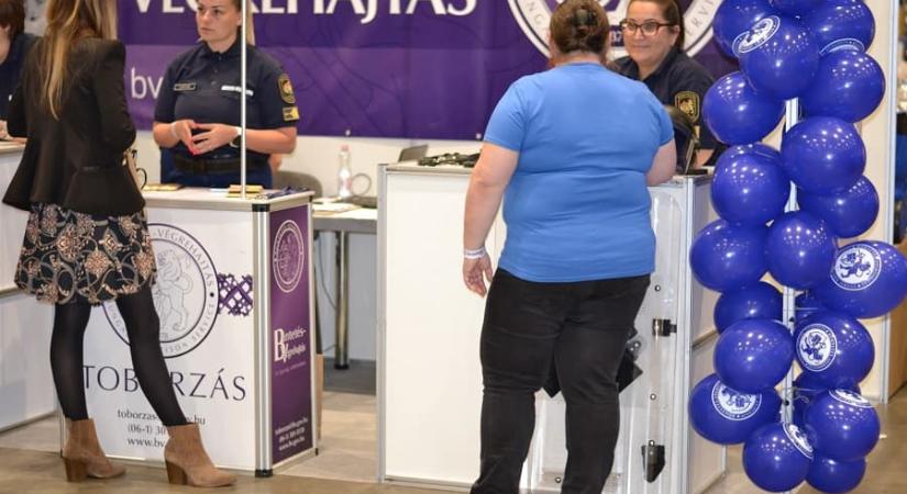 Ennyit keresnek a börtönőrök