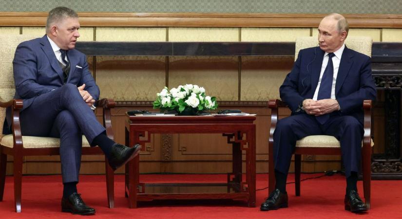 Fico mégsem vesz részt a katonai parádén Moszkvában, de találkozik Putyinnal