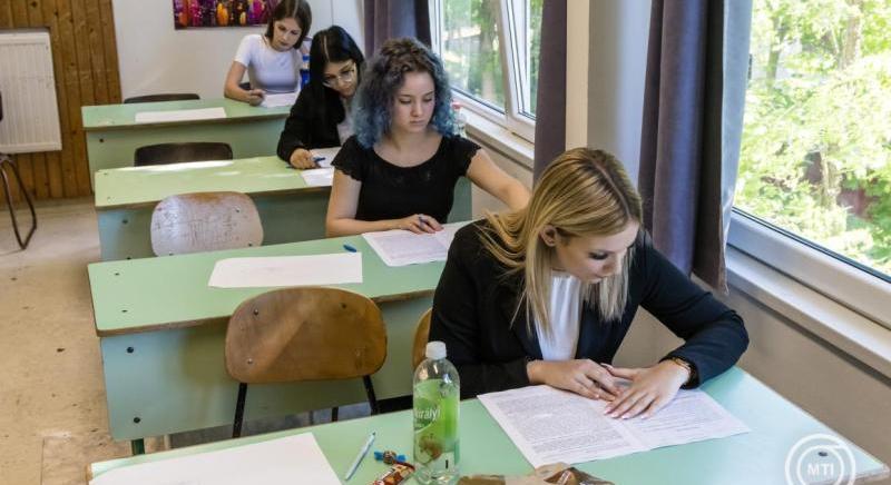 Érettségi – Matematikából csaknem 80 ezren érettségiznek kedden