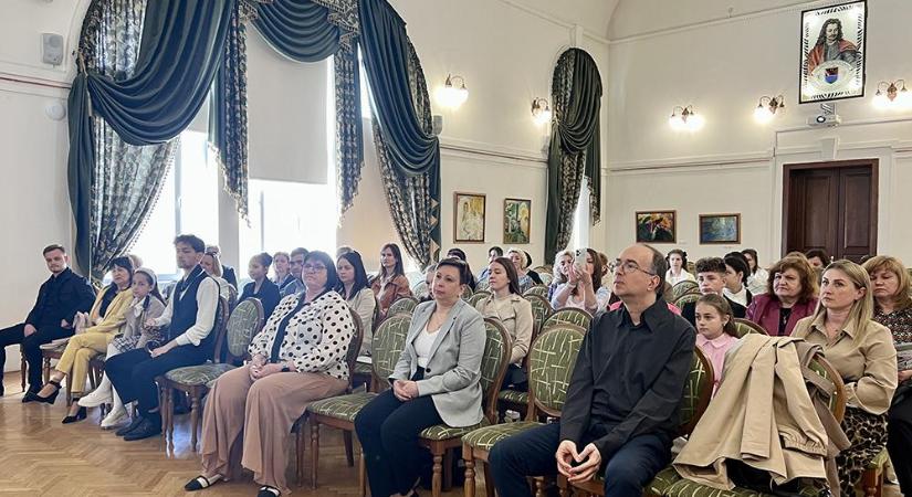 Művészeti iskolában oktató pedagógusok konferenciája Beregszászban