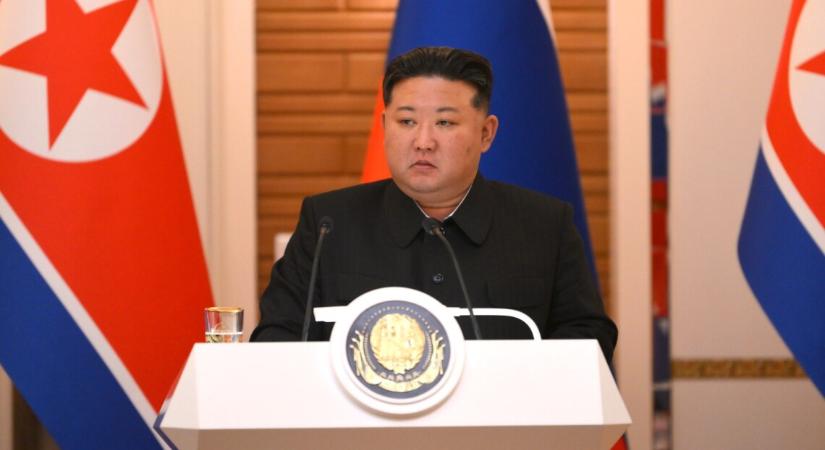 Kim Dzsongun felszólította a fiatalokat: készüljenek fel az orosz oldalon vívandó ukrajnai háborúra