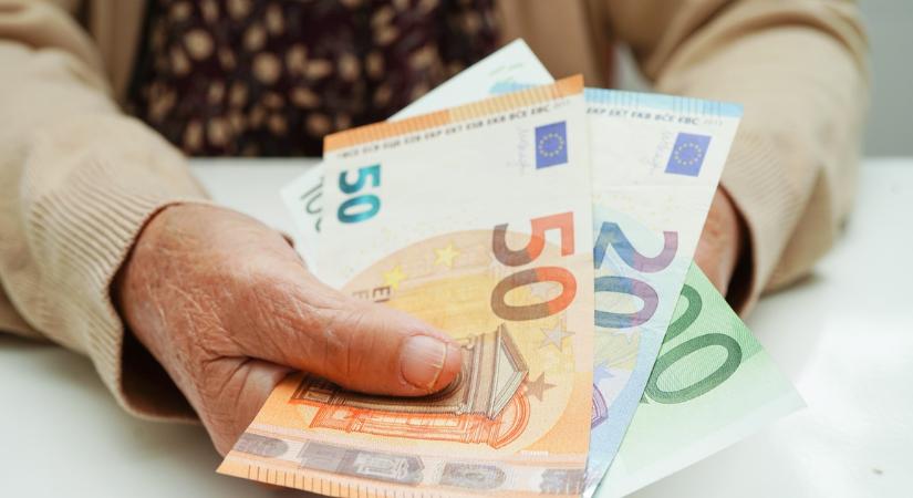 Brutális: ez történne a nyugdíjakkal, ha egyszer tényleg jönne az euró