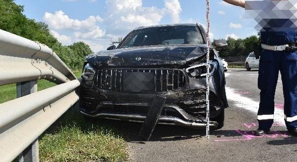 Dühből fékezett, többszörös balesetet okozott egy férfi az M0-son, majd elhajtott