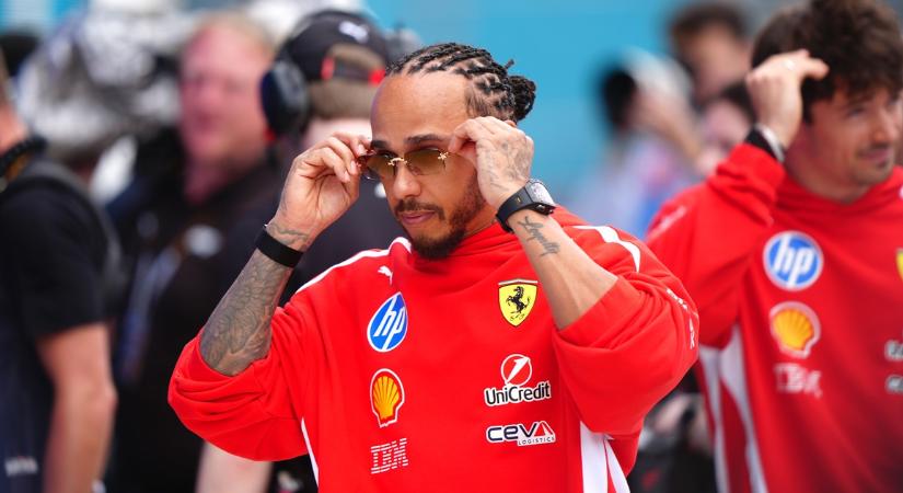 Lewis Hamilton bepöccent, a futam közben intett be pilótatársának – videó
