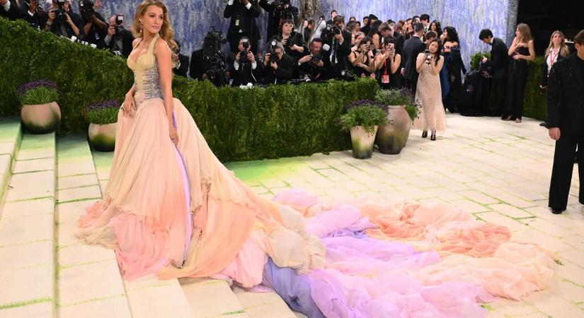 Őrjítően gyönyörűek! Ezek a sztárok taroltak Met-gálán: Sabrina Carpenter lábai izzasztóan szexik – Fotók