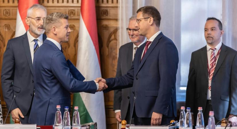 Gulyás Gergely reagált Magyar Péter vádjaira: „Kizárólag a választás előtt meghozott döntések kifizetését tettük lehetővé”