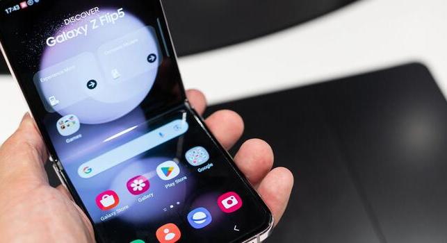 Nem csak az Apple, a Samsung is beveti a gyűrődésmentes kijelzőt