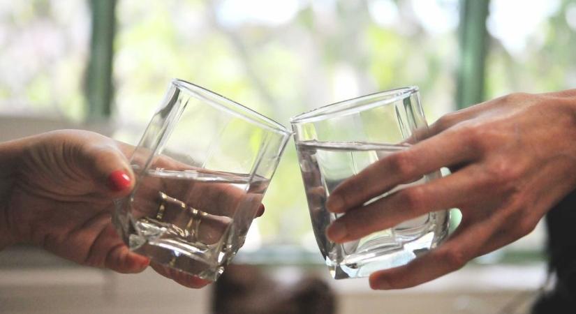 Semmiképp se igyál belőle, ha ilyen poharad van! Azonnal visszahívták a boltok polcairól!