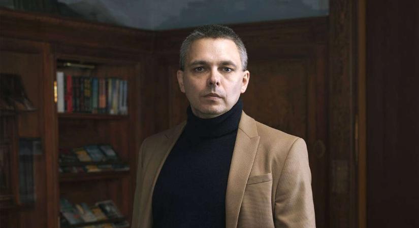Dragomán György: Szerkesztő barátaim belebetegedtek a stresszbe, miközben ostobaságokra folytak százmilliók