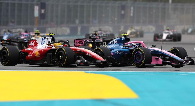 Amit nem mutattak a tévében: Hamilton beintett