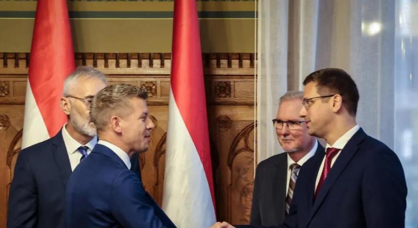 Gulyás Gergely szerint nem igaz, amit Magyar Péter állít