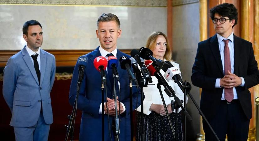Nem megy minden kézi vezérléssel: jogi akadályba ütközhet Magyar Péter terve