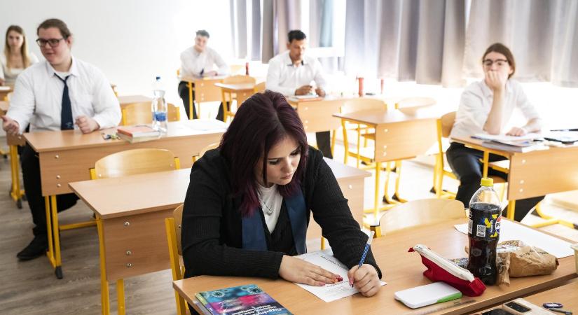 Másodfokú egyenlet és függvény is szerepelt a matekérettségi második részében