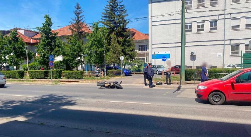 Baleset Szegeden: egy motoros esett el a Kálvária sugárúton