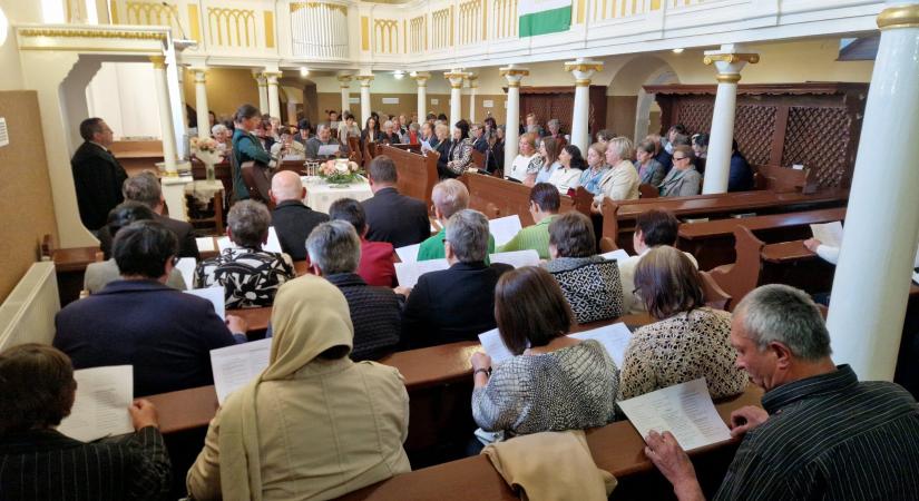 Csendesdélután a badalói református templomban az anyák napja jegyében