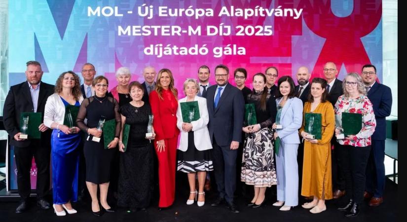 Rangos tehetséggondozási díjat kapott a Széchenyi gimnázium tanára, Tóthné Páncsics Edina