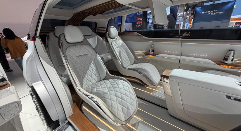 EVA Cab: robotaxival erősít a Geely