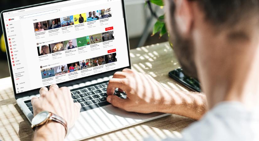 Ha neked is látszólag a semmitől haldoklik a géped, akkor bizony a YouTube lehet a hibás