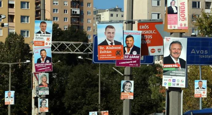 Csökkenhetnek az óriásplakátok Budapesten? Karácsony Gergely kész tárgyalni a Tisza-kormánnyal