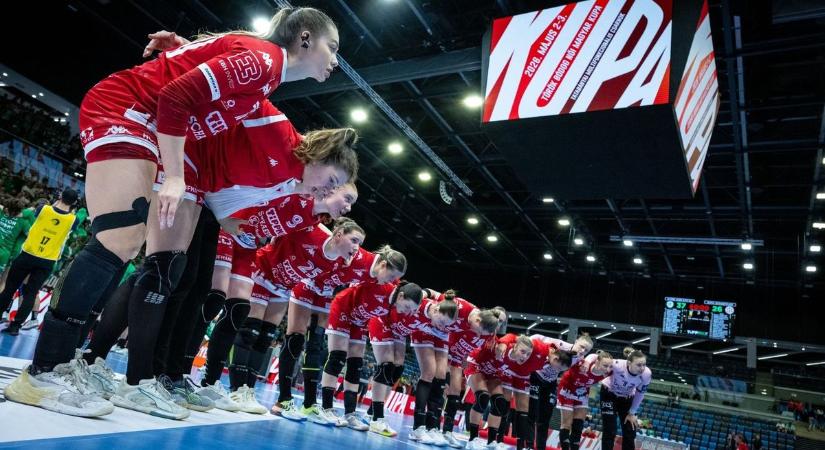 Egy fotó, ami többet mond minden szónál – így támogatták egymást a DVSC sérült játékosai!