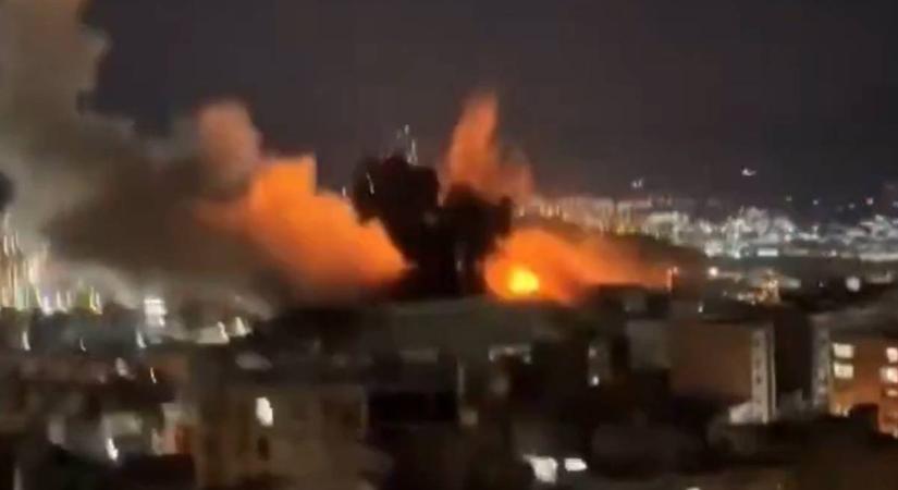 Egy iráni dróntámadás hatalmas tüzet okozott az Egyesült Arab Emírségek kikötővárosában, tűz ütött ki egy hajón a Hormuzi-szorosban