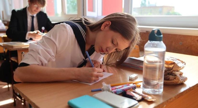 Megkönnyebbültek a pécsi diákok: túlestek a megosztó matekérettségin