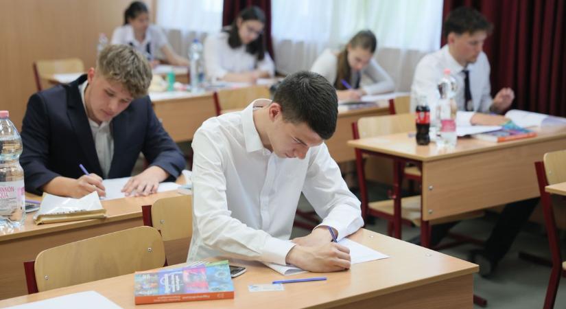 Halmazok, gráfok, térgeometria – pozitív élményekkel jöttek ki a nyíregyházi diákok a matekérettségiről
