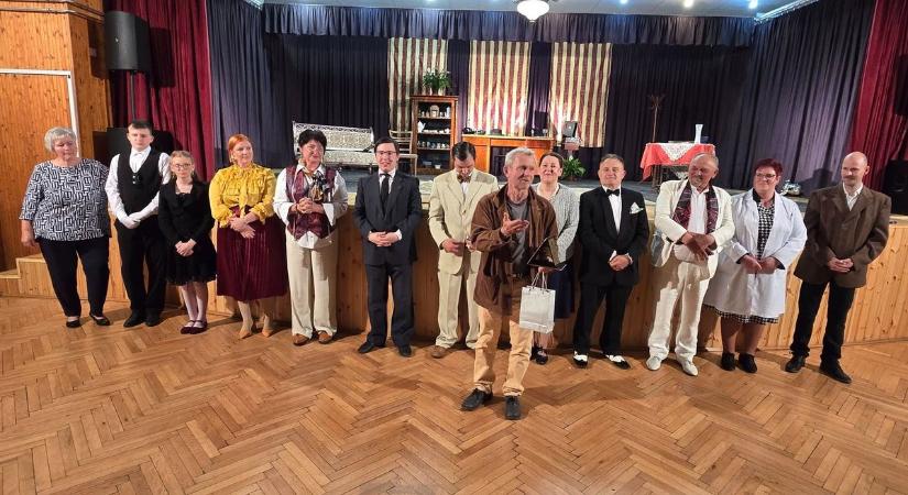 Viharos sikert aratott a sárkeresztúri színtársulat – vastaps fogadta a premiert