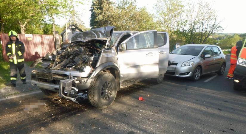 Friss képeket kaptunk a reggeli tragikus balesetről a 67-es útról