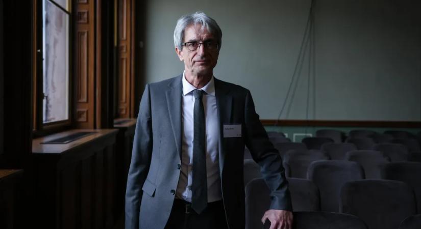Teljesen átalakuló rendszer közepén lett az MTA elnöke Pósfai Mihály, aki nem térne vissza a régi szép időkhöz