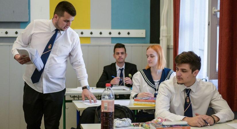 Így zajlott a matematika érettségi Hatvanban a Bajzában  Fotók