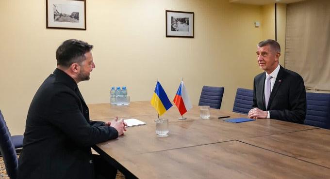Még béke sincs, de már az újjáépítést tervezi Babis Zelenszkijjel