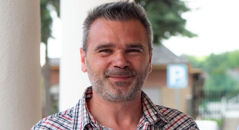 Legót lopott sárgarépa kódjával Bujáki Ferenc polgármester az egri Tescóban