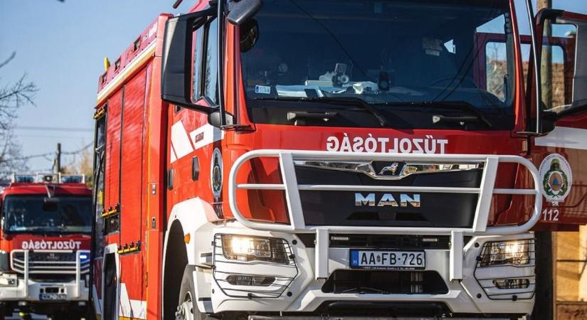Lángra kapott egy autó a borsodi városban