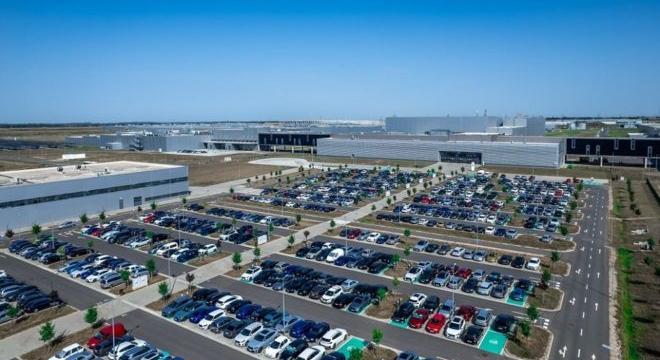 Új elektromos autó töltőinfrastruktúra a BMW debreceni gyáránál