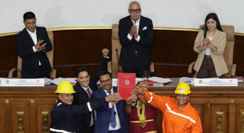 Trump elérte, hogy napról napra esik szét Maduro rendszere, de nem a demokrácia épül helyette